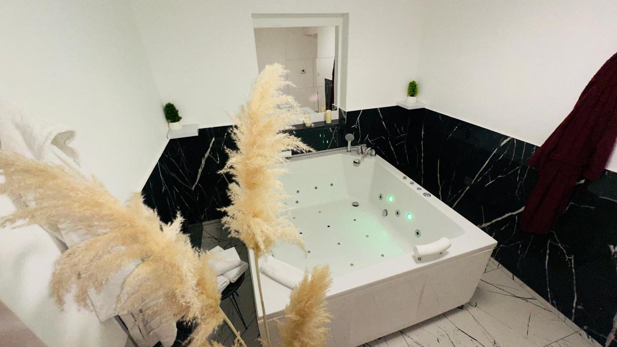 Hedonist Spa Jacuzzi Sarajevo Free Parking Екстер'єр фото